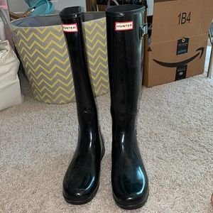 Women’s black glossy hunter boots